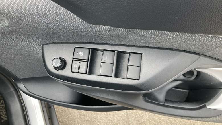 Toyota Yaris Cross 1.5 Hybrid Design 5dr CVT Hybrid Estate